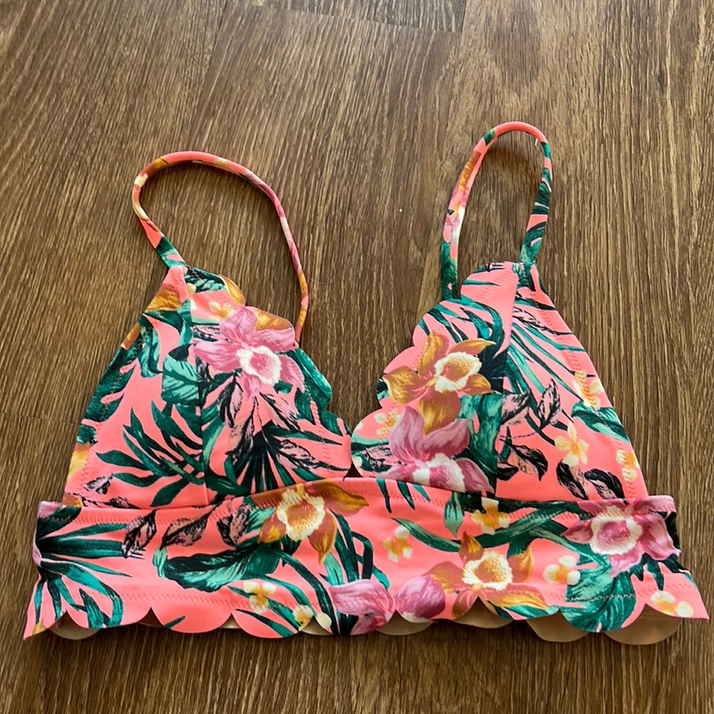 Target Vanilla/Beach Scallop triangle bright coral floral bikini top
